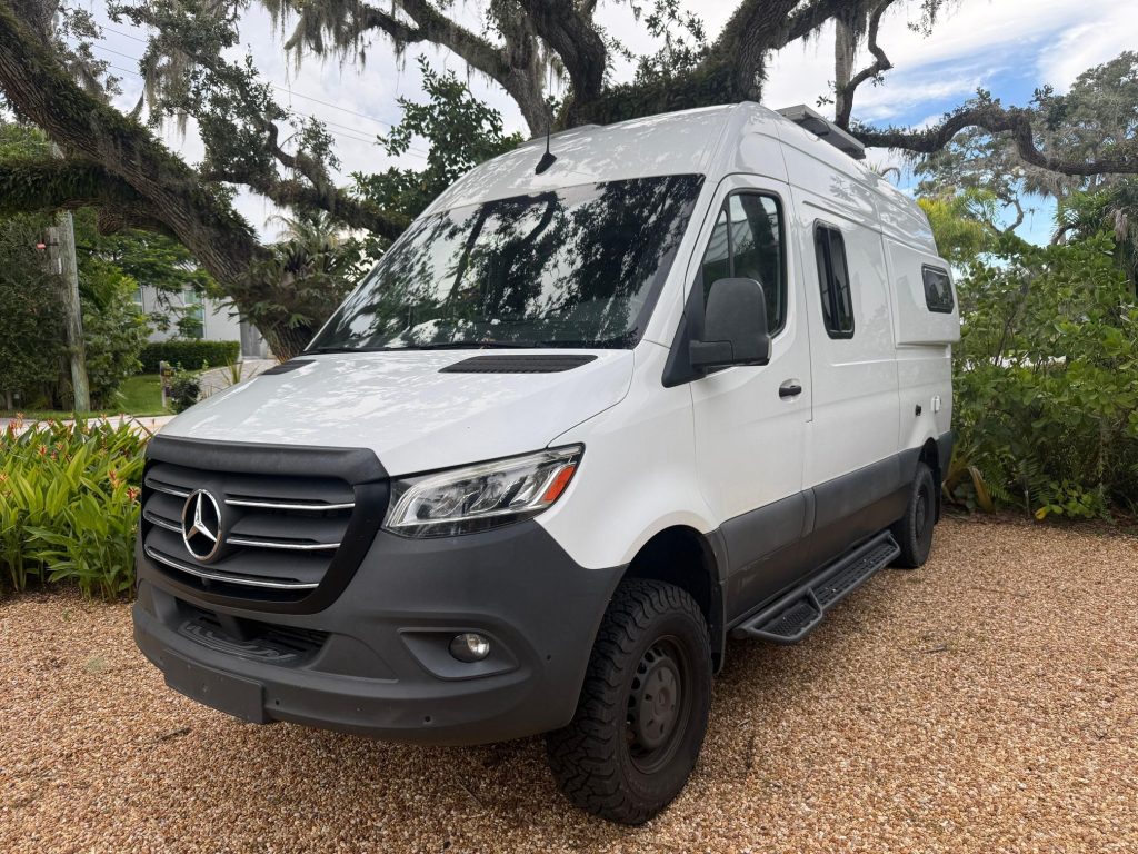 2020 Mercedes-Benz Sprinter 2500 4×4 custom camper van